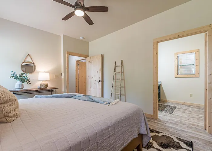 Rustic Roost-5 Acres, Fenced, Fire Pit, Rv Option & Mtn View