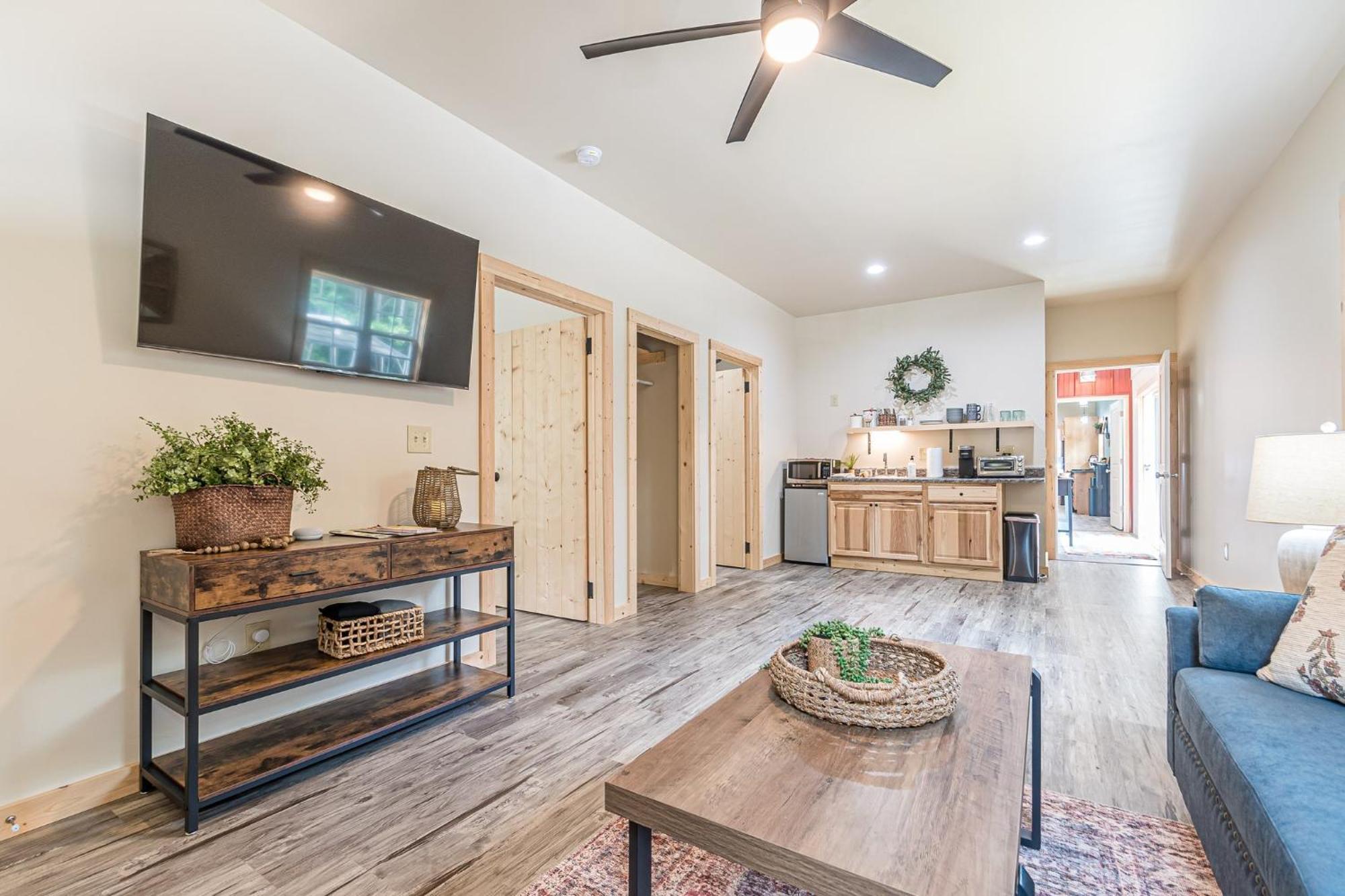 Rustic Roost-5 Acres, Fenced, Fire Pit, Rv Option & Mtn View