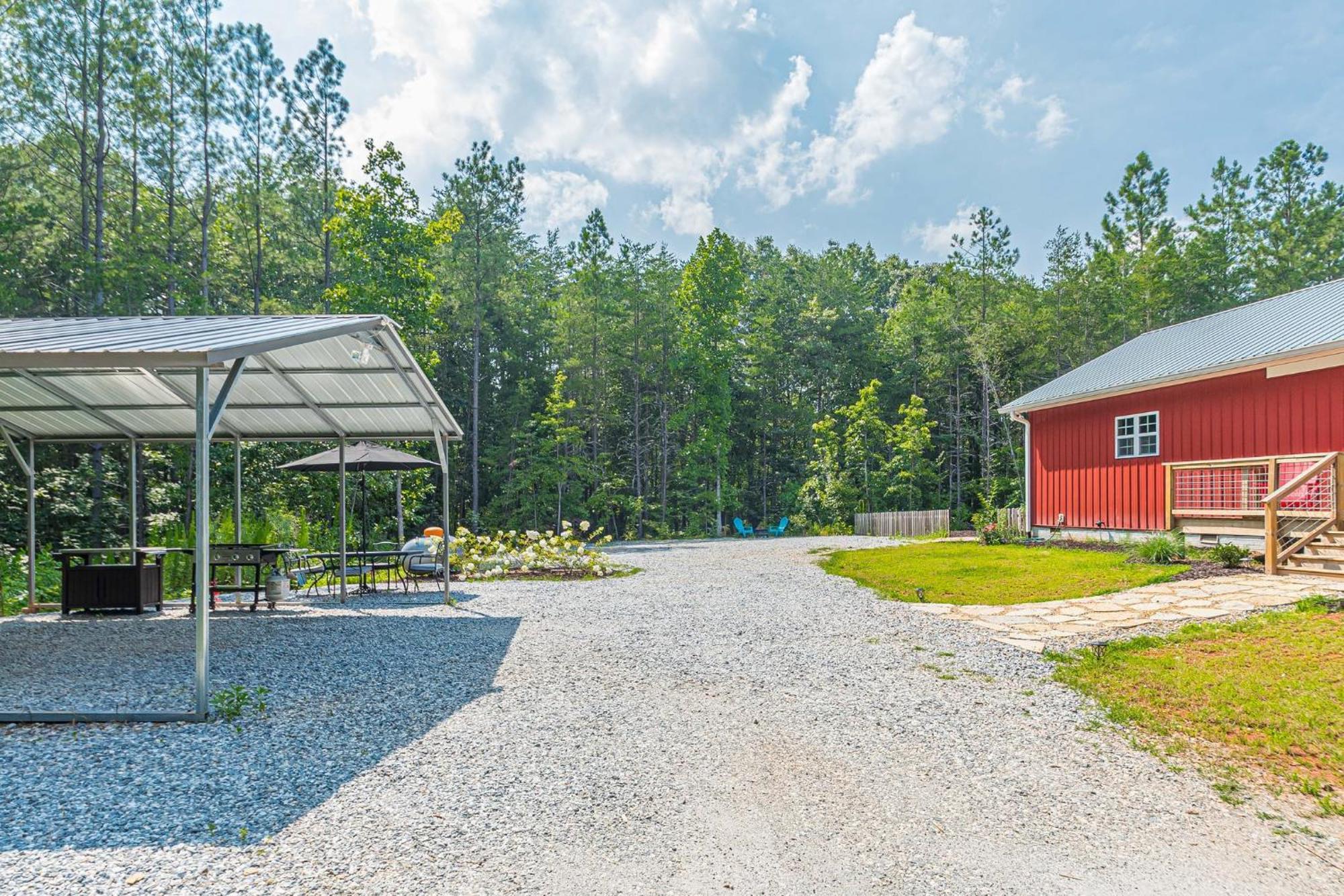 Holiday home Rustic Roost-5 Acres, Fenced, Fire Pit, Rv Option & Mtn View