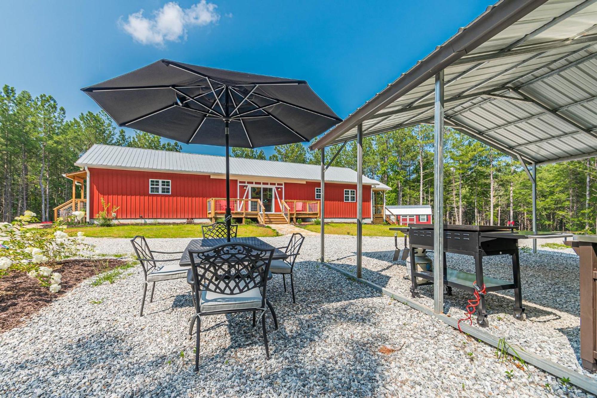 Holiday home Rustic Roost-5 Acres, Fenced, Fire Pit, Rv Option & Mtn View Dahlonega